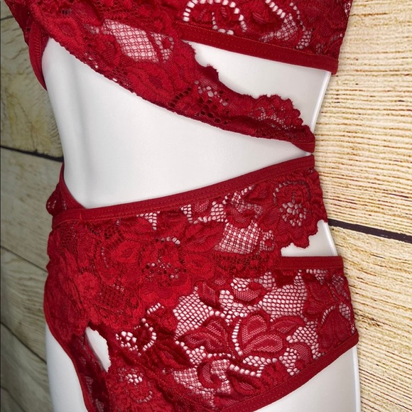 Super Sexy Red Lingerie Set - Picture 3 of 7